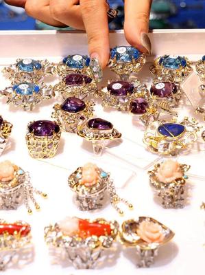 跨界融合，璀璨亮相——2021上海国际珠宝首饰展览会揭幕，家用电器展区成亮点